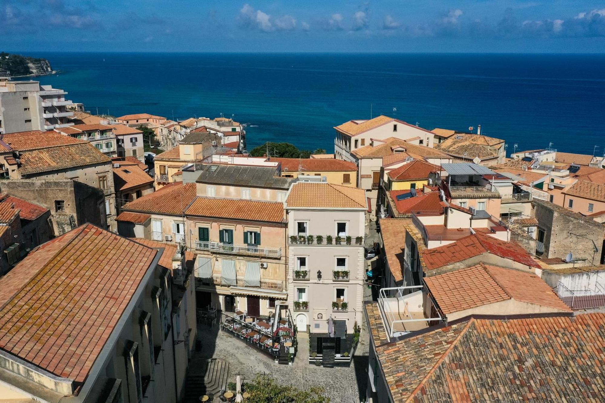 La Divina - Free Parking - Acomodação com café da manhã Tropea Exterior foto