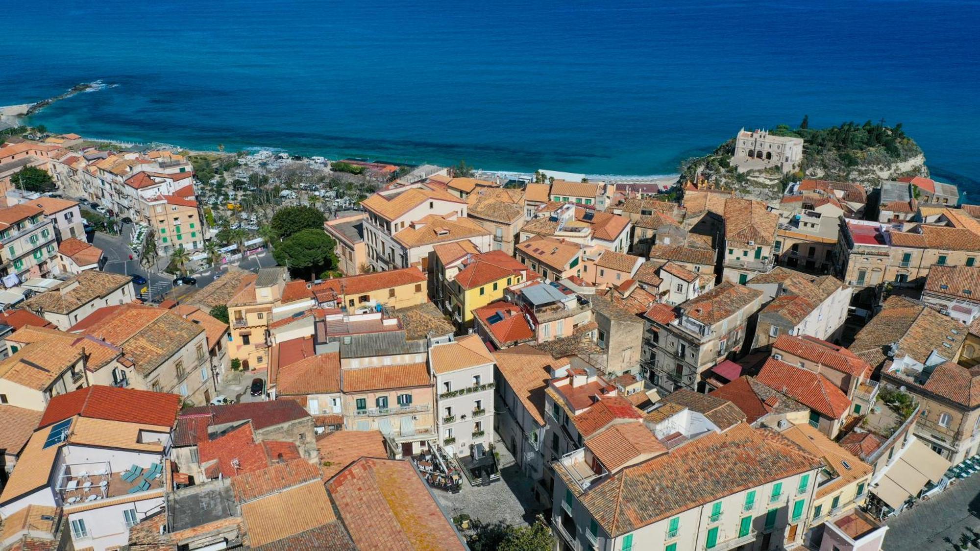 La Divina - Free Parking - Acomodação com café da manhã Tropea Exterior foto